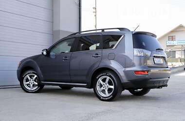 Внедорожник / Кроссовер Mitsubishi Outlander 2012 в 