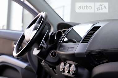 Внедорожник / Кроссовер Mitsubishi Outlander 2012 в 