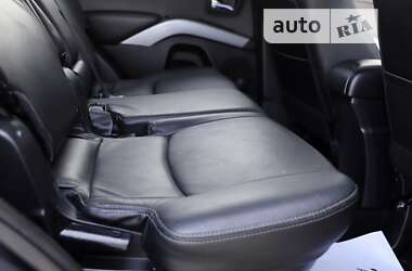 Внедорожник / Кроссовер Mitsubishi Outlander 2012 в 