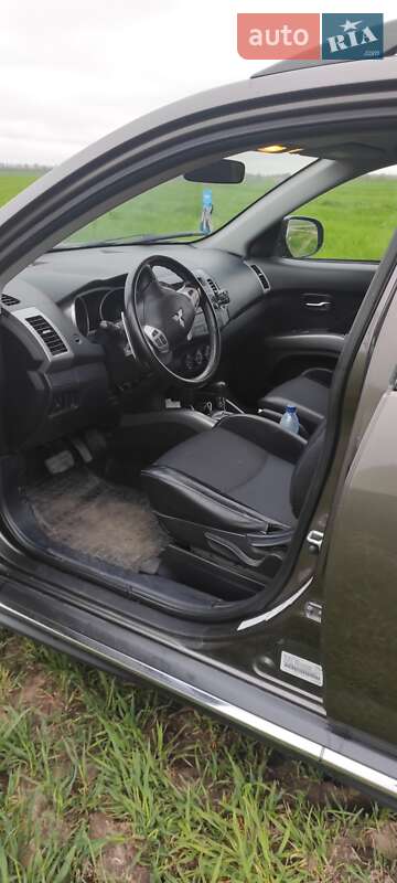 Внедорожник / Кроссовер Mitsubishi Outlander 2010 в Самборе фото 34 Внедорожник / Кроссовер Mitsubishi Outlander 2010 в Самборе