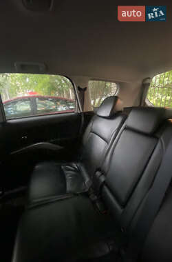 Внедорожник / Кроссовер Mitsubishi Outlander 2010 в 