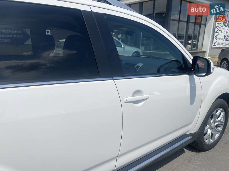 Позашляховик / Кросовер Mitsubishi Outlander 2010 в Житомирі