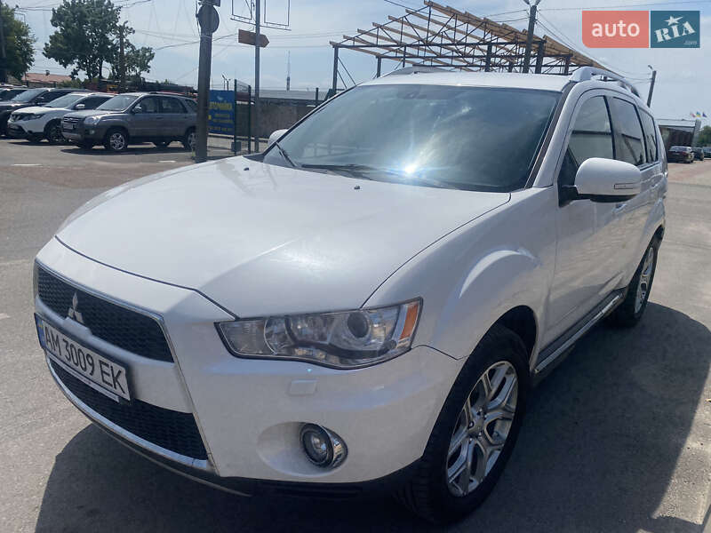 Позашляховик / Кросовер Mitsubishi Outlander 2010 в Житомирі