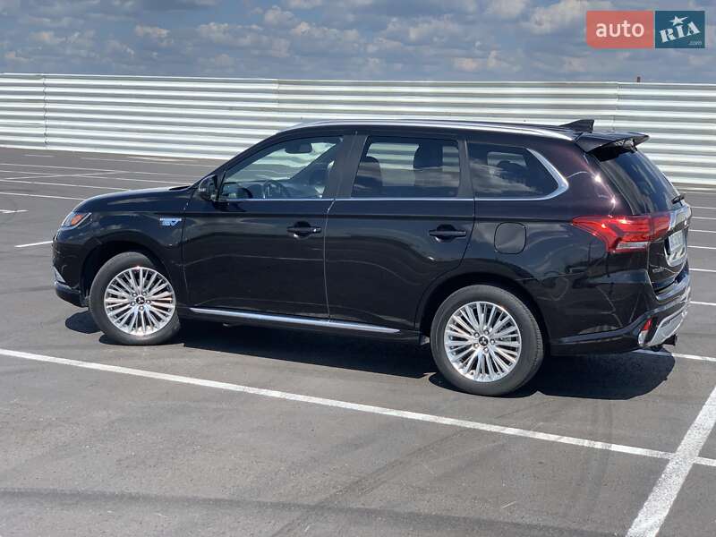 Позашляховик / Кросовер Mitsubishi Outlander 2019 в Львові