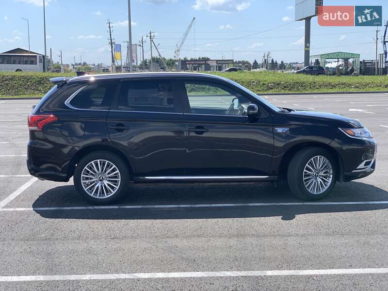 Позашляховик / Кросовер Mitsubishi Outlander 2019 в Львові