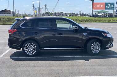 Внедорожник / Кроссовер Mitsubishi Outlander 2019 в 