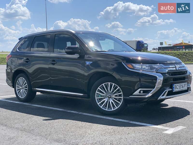 Позашляховик / Кросовер Mitsubishi Outlander 2019 в Львові