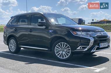 Внедорожник / Кроссовер Mitsubishi Outlander 2019 в 