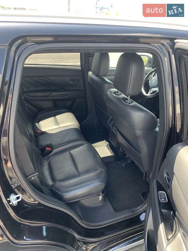 Позашляховик / Кросовер Mitsubishi Outlander 2019 в Львові