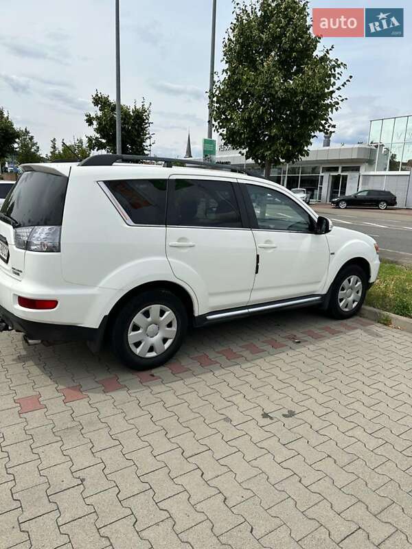 Позашляховик / Кросовер Mitsubishi Outlander 2012 в Чернівцях