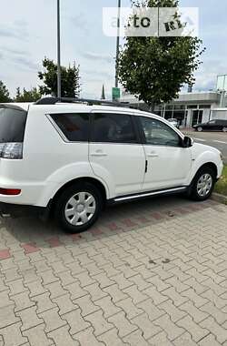 Внедорожник / Кроссовер Mitsubishi Outlander 2012 в Черновцах