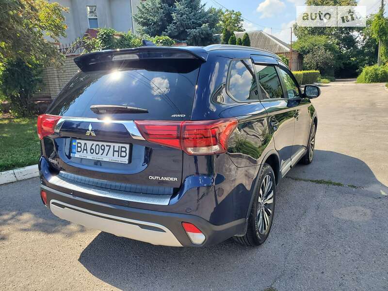 Внедорожник / Кроссовер Mitsubishi Outlander 2018 в Кропивницком