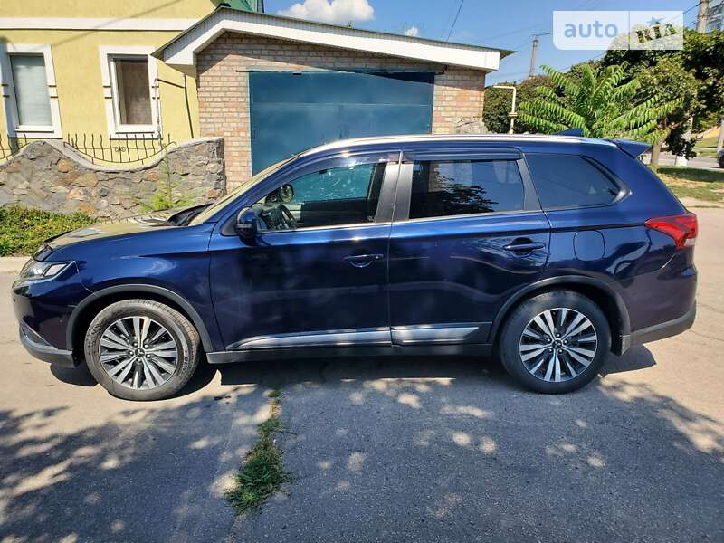 Внедорожник / Кроссовер Mitsubishi Outlander 2018 в Кропивницком