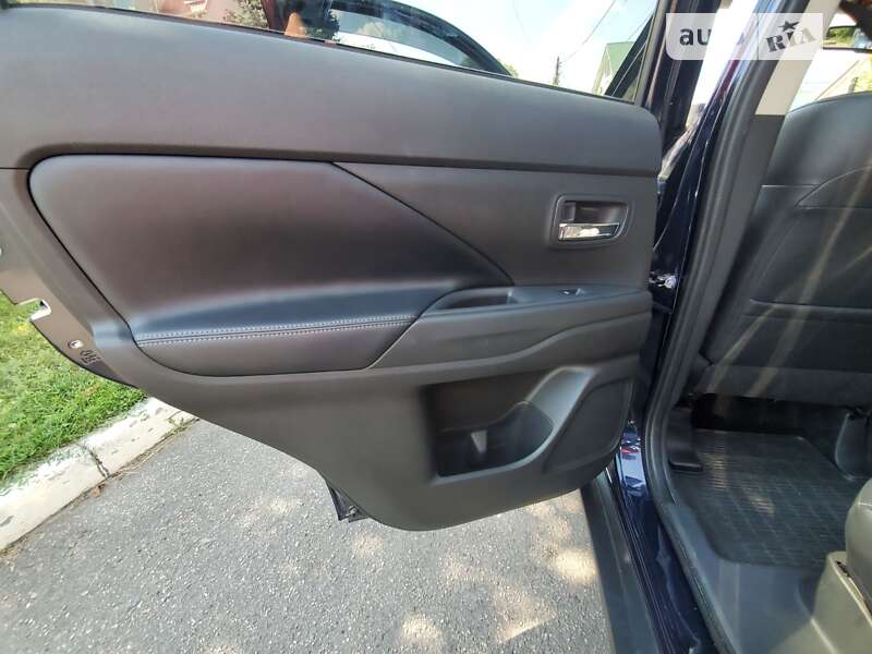 Внедорожник / Кроссовер Mitsubishi Outlander 2018 в Кропивницком