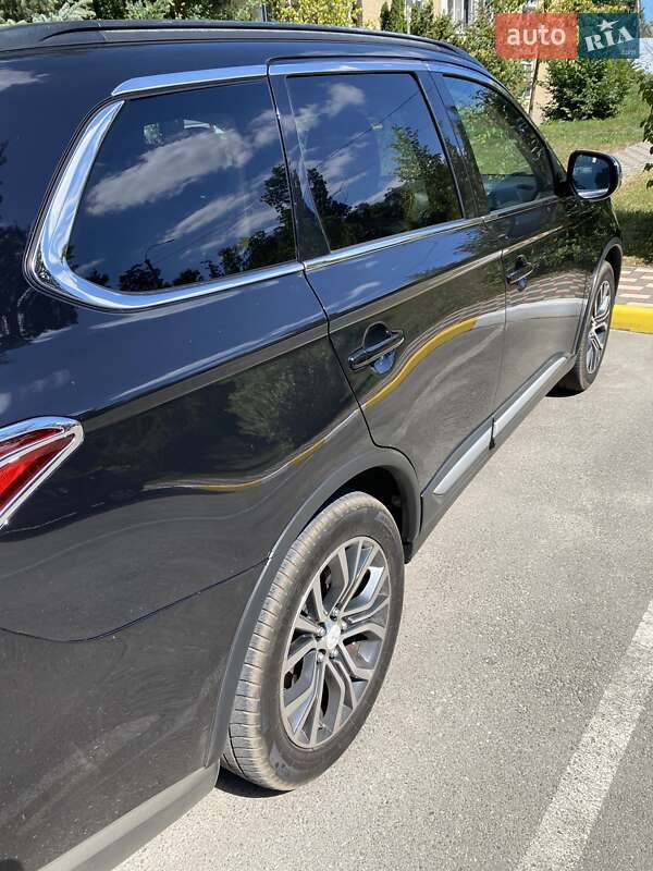 Внедорожник / Кроссовер Mitsubishi Outlander 2015 в Ирпене