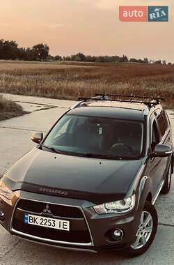 Внедорожник / Кроссовер Mitsubishi Outlander 2009 в Рафаловке