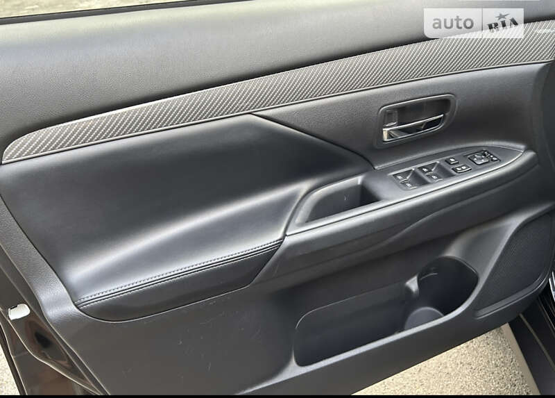 Внедорожник / Кроссовер Mitsubishi Outlander 2019 в Ужгороде