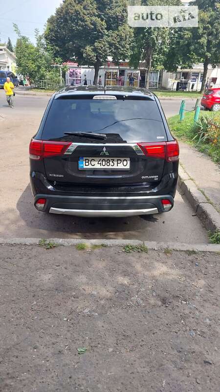 Внедорожник / Кроссовер Mitsubishi Outlander 2015 в Львове