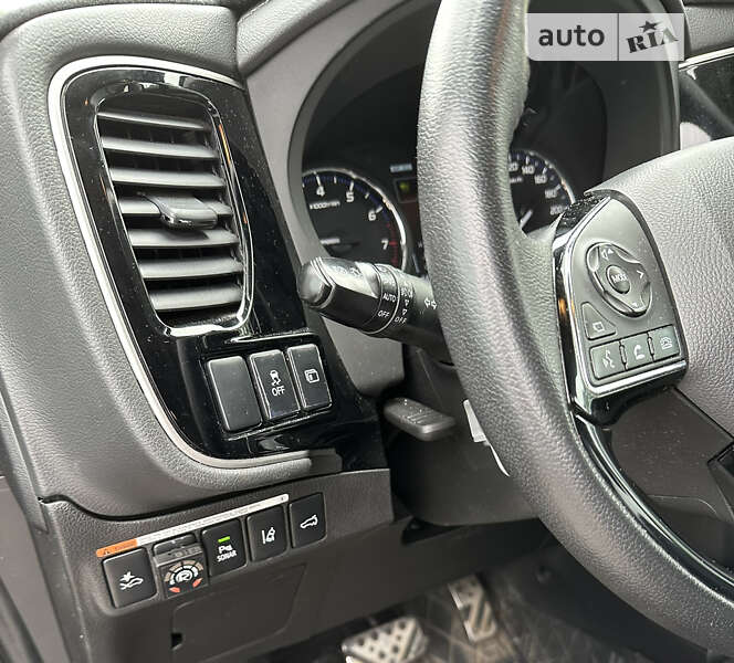 Внедорожник / Кроссовер Mitsubishi Outlander 2019 в Ужгороде