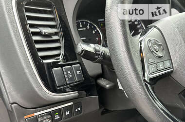 Внедорожник / Кроссовер Mitsubishi Outlander 2019 в 