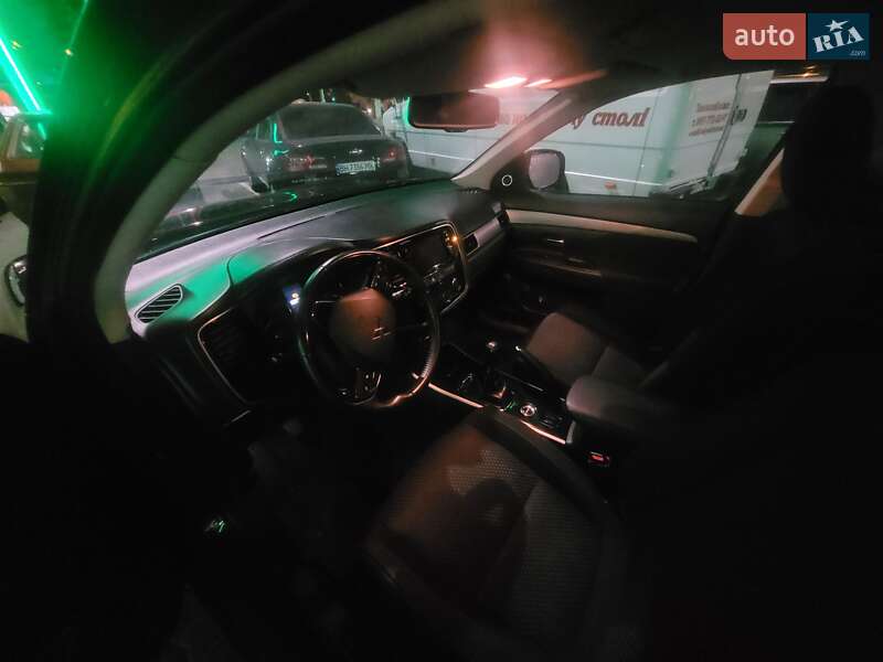 Позашляховик / Кросовер Mitsubishi Outlander 2016 в Одесі фото 9 Позашляховик / Кросовер Mitsubishi Outlander 2016 в Одесі