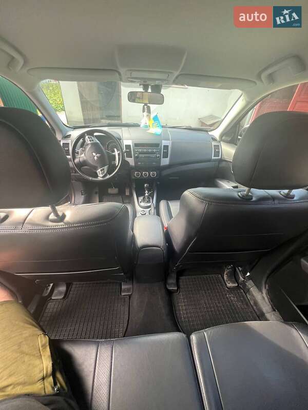 Внедорожник / Кроссовер Mitsubishi Outlander 2011 в Бродах