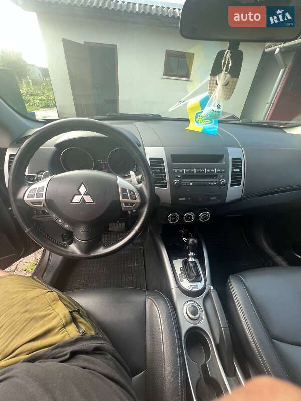 Внедорожник / Кроссовер Mitsubishi Outlander 2011 в Бродах