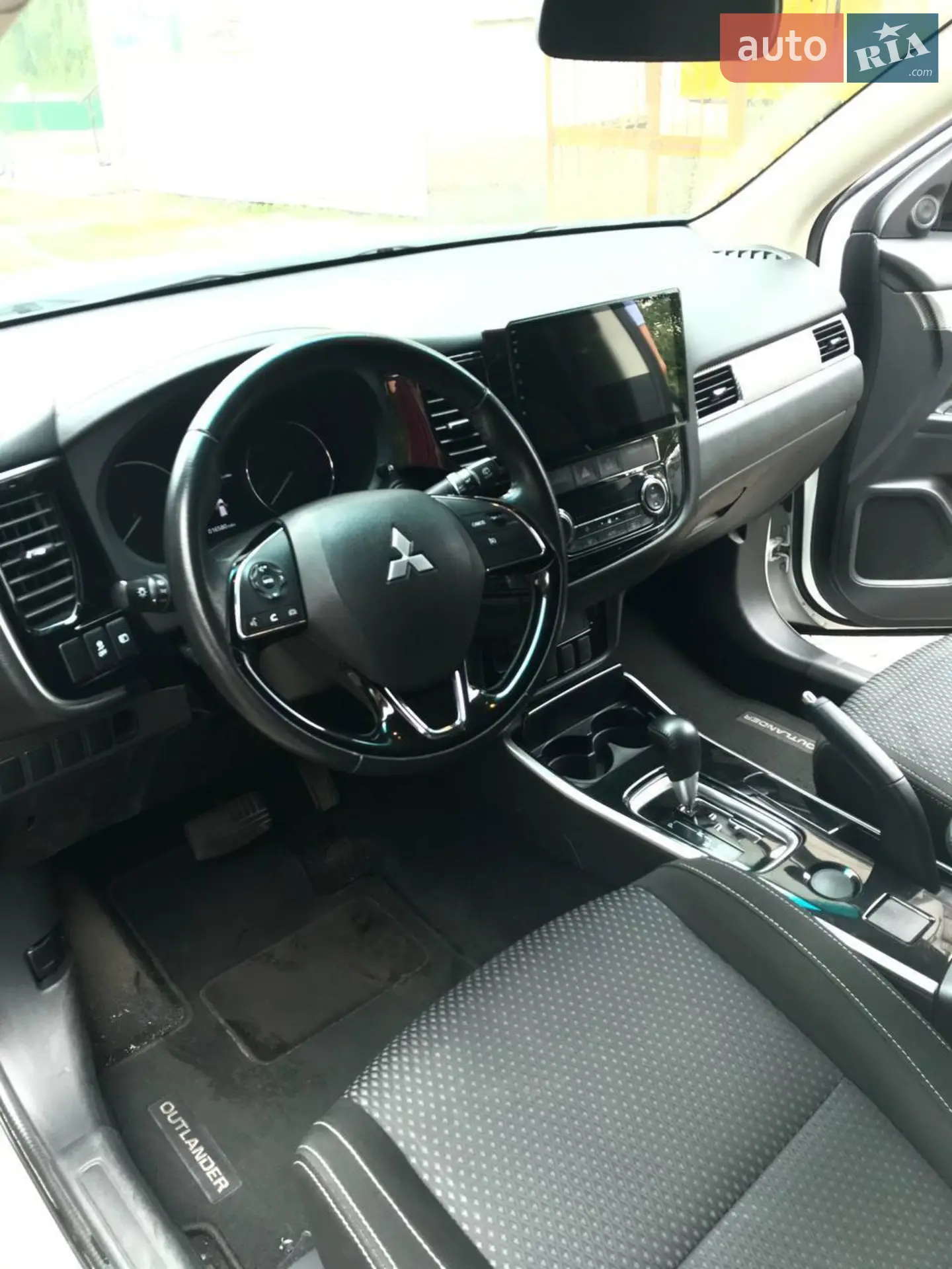 2017 Mitsubishi Outlander - мініатюра 10