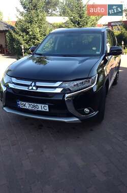 Внедорожник / Кроссовер Mitsubishi Outlander 2016 в Сарнах