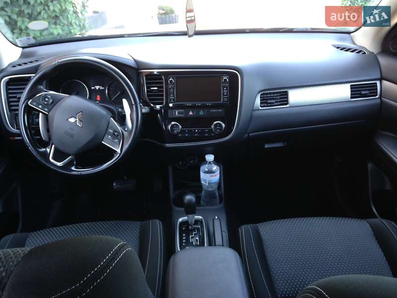 Позашляховик / Кросовер Mitsubishi Outlander 2016 в Сарнах фото 10 Позашляховик / Кросовер Mitsubishi Outlander 2016 в Сарнах