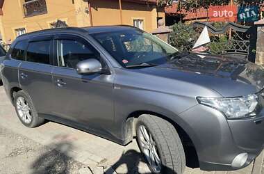 Внедорожник / Кроссовер Mitsubishi Outlander 2012 в 
