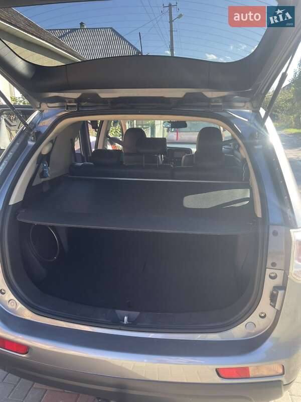 Внедорожник / Кроссовер Mitsubishi Outlander 2012 в Иршаве