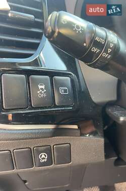 Внедорожник / Кроссовер Mitsubishi Outlander 2012 в 