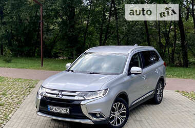 Внедорожник / Кроссовер Mitsubishi Outlander 2017 в 