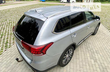 Внедорожник / Кроссовер Mitsubishi Outlander 2017 в 