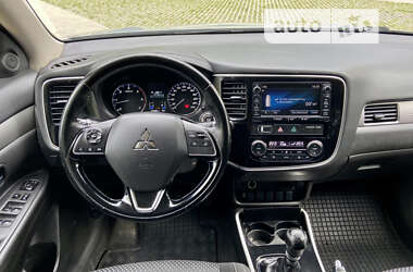 Внедорожник / Кроссовер Mitsubishi Outlander 2017 в 