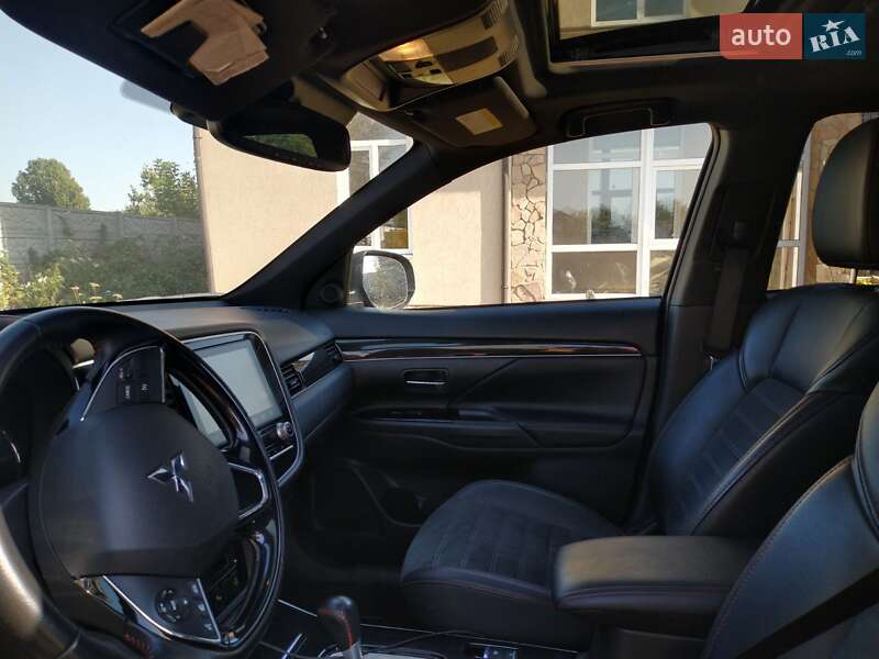 Внедорожник / Кроссовер Mitsubishi Outlander 2019 в Чернигове