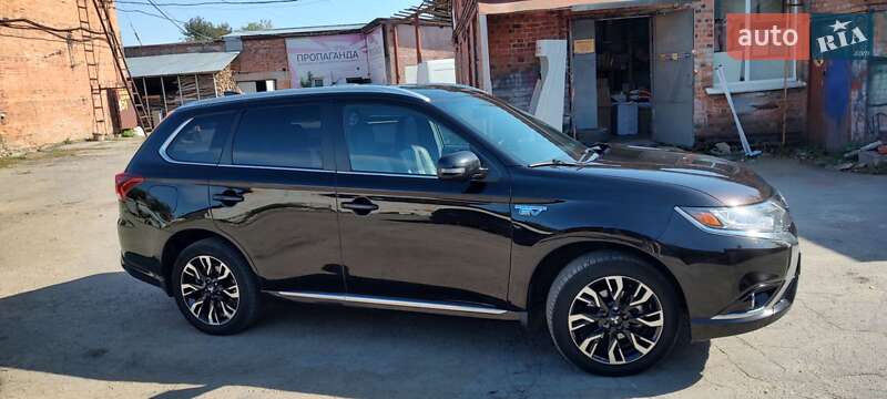 Внедорожник / Кроссовер Mitsubishi Outlander 2018 в Житомире фото 6 Внедорожник / Кроссовер Mitsubishi Outlander 2018 в Житомире