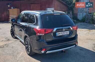 Позашляховик / Кросовер Mitsubishi Outlander 2018 в Житомирі
