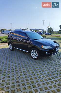 Внедорожник / Кроссовер Mitsubishi Outlander 2010 в 