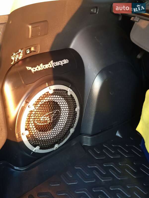 Внедорожник / Кроссовер Mitsubishi Outlander 2011 в Ровно