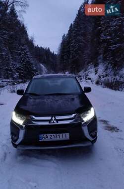 Позашляховик / Кросовер Mitsubishi Outlander 2016 в Києві