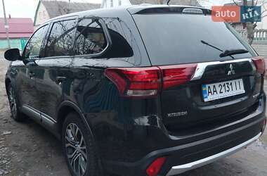 Позашляховик / Кросовер Mitsubishi Outlander 2016 в Києві