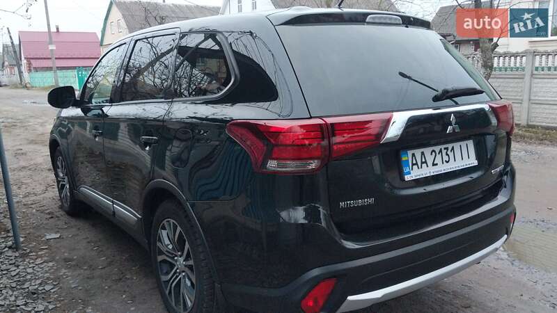 Позашляховик / Кросовер Mitsubishi Outlander 2016 в Києві