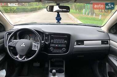 Позашляховик / Кросовер Mitsubishi Outlander 2016 в Києві