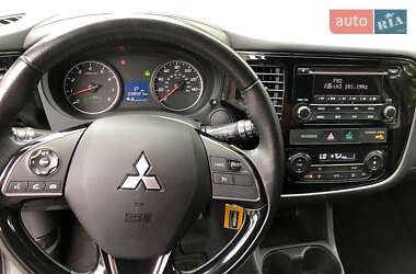 Позашляховик / Кросовер Mitsubishi Outlander 2016 в Києві