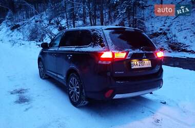 Позашляховик / Кросовер Mitsubishi Outlander 2016 в Києві