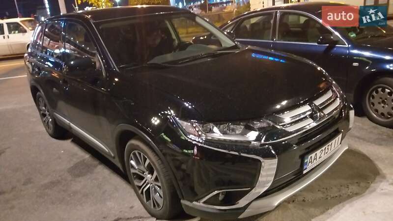 Позашляховик / Кросовер Mitsubishi Outlander 2016 в Києві