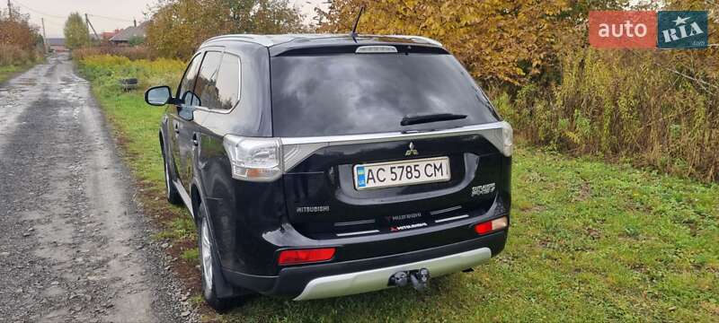 Внедорожник / Кроссовер Mitsubishi Outlander 2014 в Луцке