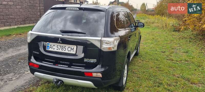 Внедорожник / Кроссовер Mitsubishi Outlander 2014 в Луцке